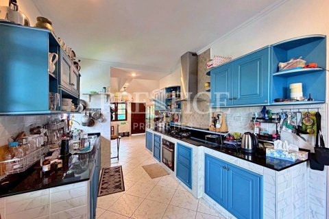 Casa de 5 dormitorios en Pattaya, Tailandia № 202037 - foto 11
