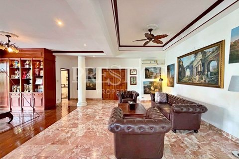 Casa de 5 dormitorios en Pattaya, Tailandia № 202037 - foto 6