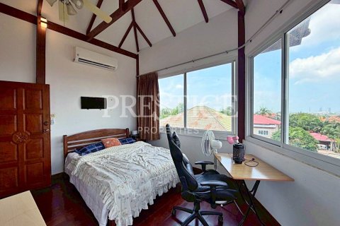 Casa de 5 dormitorios en Pattaya, Tailandia № 202037 - foto 28
