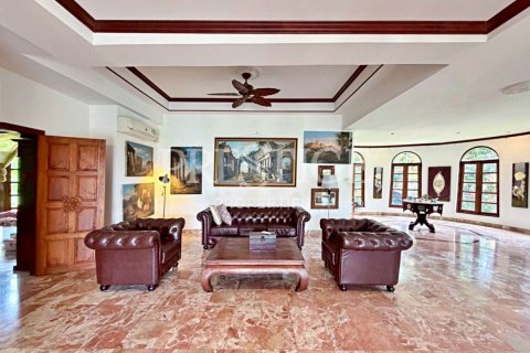 Casa de 5 dormitorios en Pattaya, Tailandia № 202037 - foto 3
