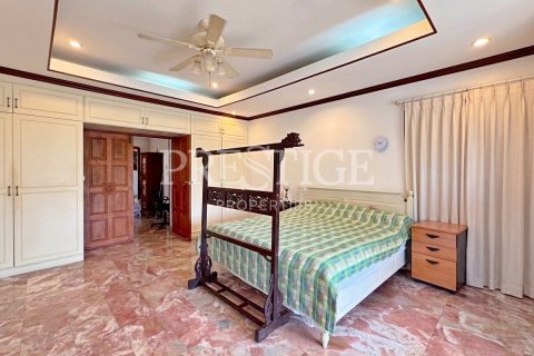 Casa de 5 dormitorios en Pattaya, Tailandia № 202037 - foto 15