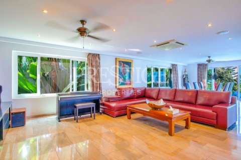 Casa de 7 dormitorios en Pattaya, Tailandia № 202032 - foto 3
