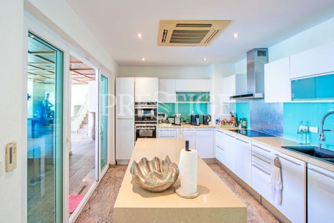 Casa de 7 dormitorios en Pattaya, Tailandia № 202032 - foto 10