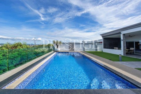 Casa de 4 dormitorios en Pattaya, Tailandia № 202033 - foto 23