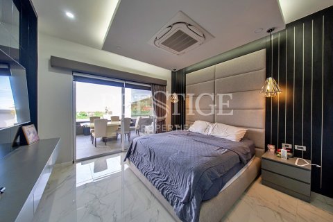 Casa de 4 dormitorios en Pattaya, Tailandia № 202033 - foto 8
