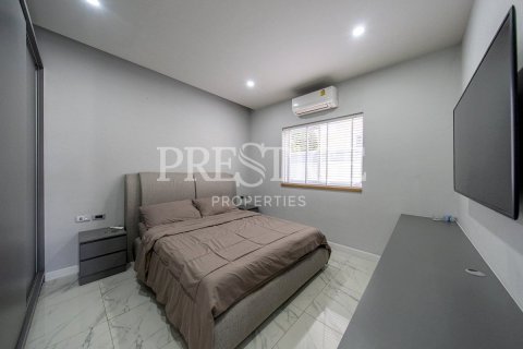 Casa de 4 dormitorios en Pattaya, Tailandia № 202033 - foto 14