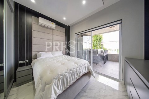 Casa de 4 dormitorios en Pattaya, Tailandia № 202033 - foto 17