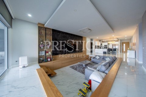 Casa de 4 dormitorios en Pattaya, Tailandia № 202033 - foto 3