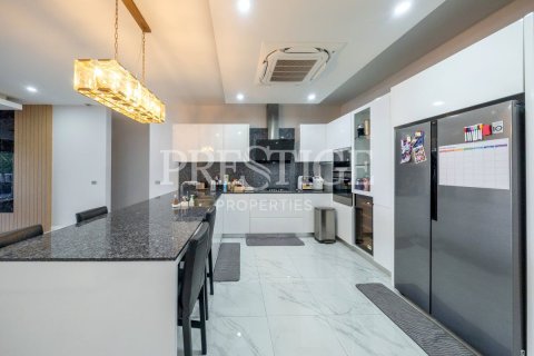 Casa de 4 dormitorios en Pattaya, Tailandia № 202033 - foto 7