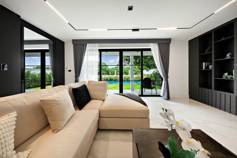 Casa de 6 dormitorios en Pattaya, Tailandia № 142794 - foto 5