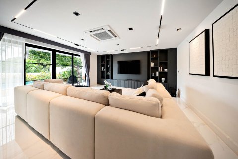 Casa de 6 dormitorios en Pattaya, Tailandia № 142794 - foto 4
