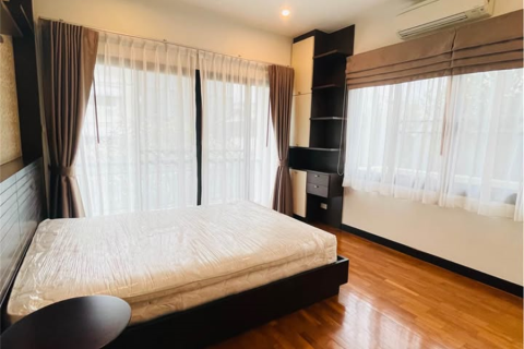Haus in Bangkok, Thailand 4 Schlafzimmer № 190394 - Foto 4