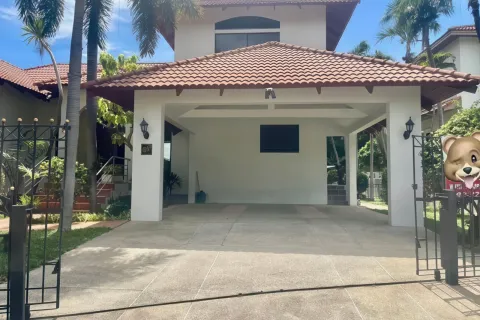 Chalet de 5 dormitorios en Pattaya, Tailandia № 155669 - foto 3