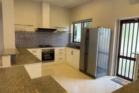Chalet de 5 dormitorios en Pattaya, Tailandia № 155669 - foto 19