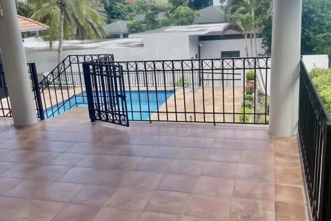 Chalet de 5 dormitorios en Pattaya, Tailandia № 155669 - foto 9