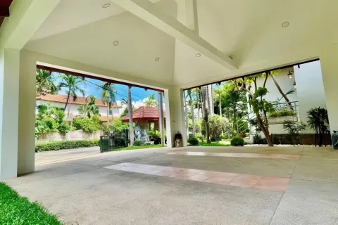 Chalet de 5 dormitorios en Pattaya, Tailandia № 155669 - foto 12