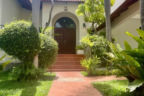 Chalet de 5 dormitorios en Pattaya, Tailandia № 155669 - foto 4