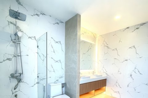 Casa de 5 dormitorios en Pattaya, Tailandia № 155667 - foto 15