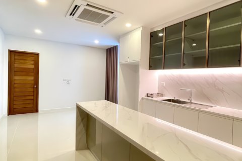 Casa de 5 dormitorios en Pattaya, Tailandia № 155667 - foto 6