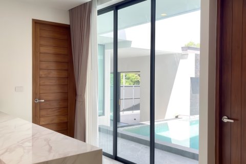 Casa de 5 dormitorios en Pattaya, Tailandia № 155667 - foto 5