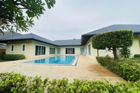 Villa in Pattaya, Thailand 4 bedrooms № 155671