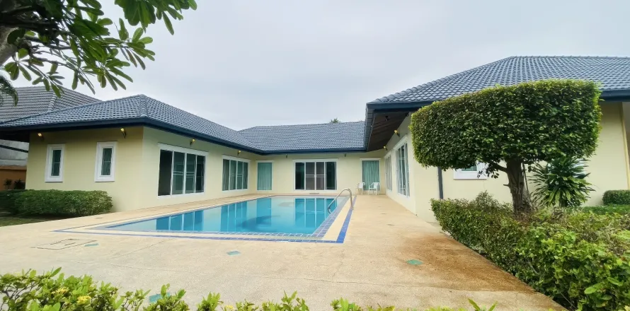 Chalet de 4 dormitorios en Pattaya, Tailandia № 155671