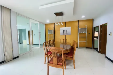 Chalet de 4 dormitorios en Pattaya, Tailandia № 155671 - foto 10