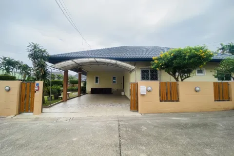 Chalet de 4 dormitorios en Pattaya, Tailandia № 155671 - foto 2