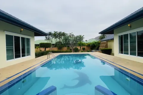 Chalet de 4 dormitorios en Pattaya, Tailandia № 155671 - foto 14