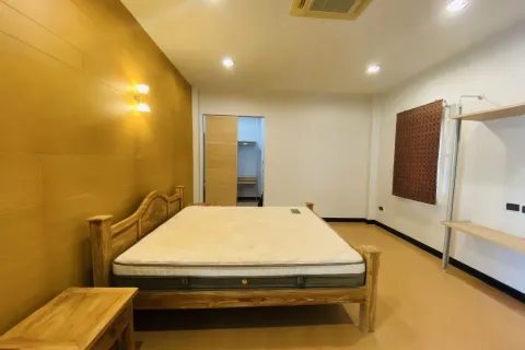 Chalet de 4 dormitorios en Pattaya, Tailandia № 155671 - foto 25