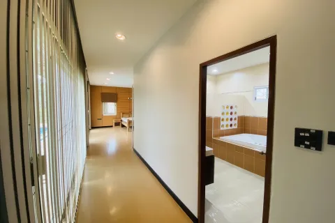 Chalet de 4 dormitorios en Pattaya, Tailandia № 155671 - foto 24