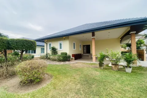 Chalet de 4 dormitorios en Pattaya, Tailandia № 155671 - foto 4