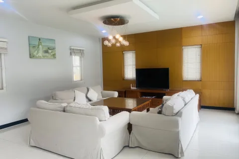 Chalet de 4 dormitorios en Pattaya, Tailandia № 155671 - foto 13