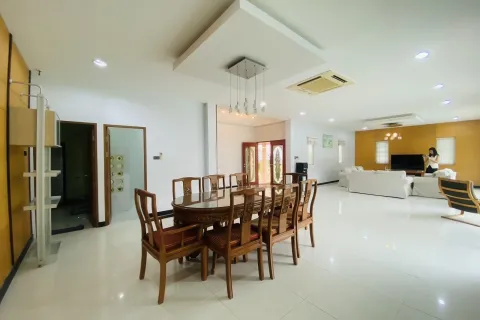 Chalet de 4 dormitorios en Pattaya, Tailandia № 155671 - foto 9