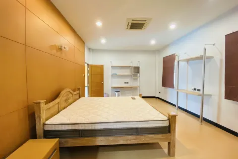 Chalet de 4 dormitorios en Pattaya, Tailandia № 155671 - foto 30