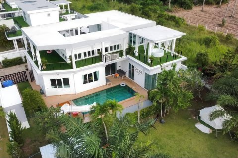 Villa in Pattaya, Thailand 4 bedrooms № 155670