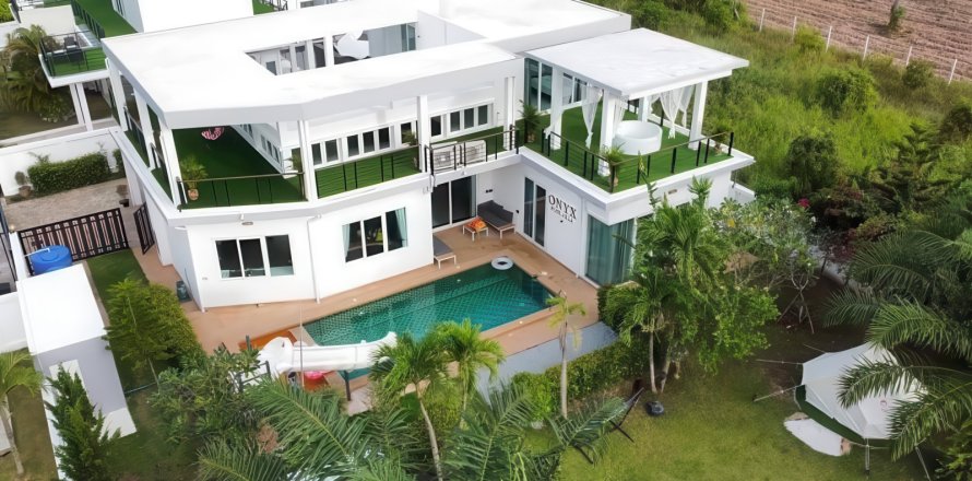 Chalet de 4 dormitorios en Pattaya, Tailandia № 155670