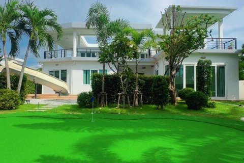 Chalet de 4 dormitorios en Pattaya, Tailandia № 155670 - foto 7