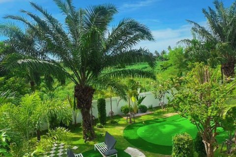 Chalet de 4 dormitorios en Pattaya, Tailandia № 155670 - foto 6