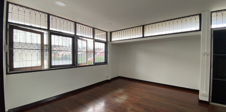 Casa de 4 dormitorios en Bangkok, Tailandia № 189373
