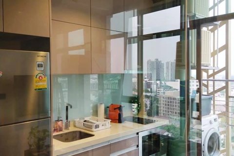 Condominio de 1 dormitorio en Phra Khanong, Bangkok, Tailandia № 200621 - foto 7