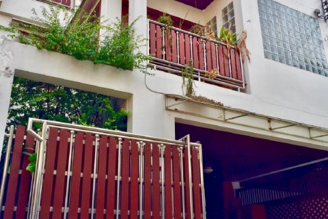 House in Watthana, Bangkok, Thailand 4 bedrooms № 200620 - photo 2