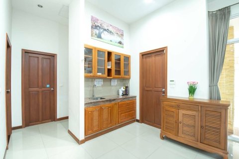 Chalet de 4 dormitorios en Pattaya, Tailandia № 167607 - foto 19