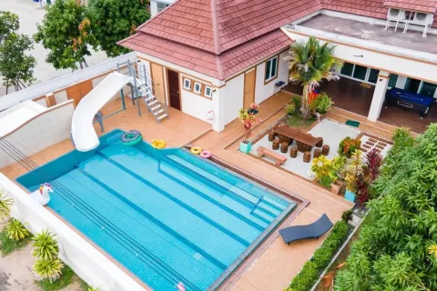 Chalet de 4 dormitorios en Pattaya, Tailandia № 167607 - foto 3