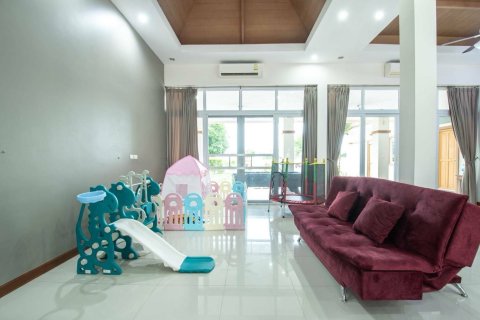 Chalet de 4 dormitorios en Pattaya, Tailandia № 167607 - foto 14