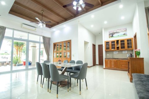 Chalet de 4 dormitorios en Pattaya, Tailandia № 167607 - foto 16