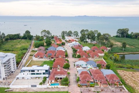 Chalet de 4 dormitorios en Pattaya, Tailandia № 167607 - foto 6