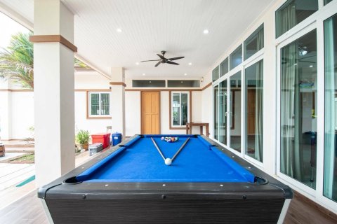Chalet de 4 dormitorios en Pattaya, Tailandia № 167607 - foto 10