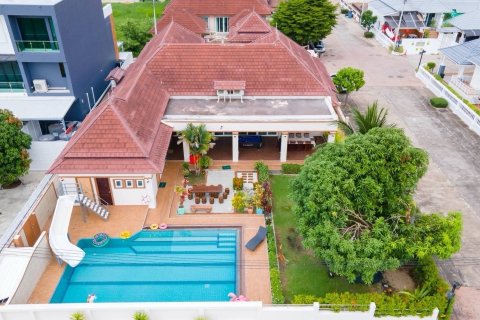Chalet de 4 dormitorios en Pattaya, Tailandia № 167607
