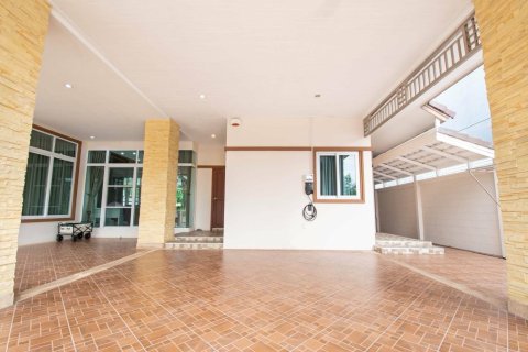 Chalet de 4 dormitorios en Pattaya, Tailandia № 167607 - foto 11